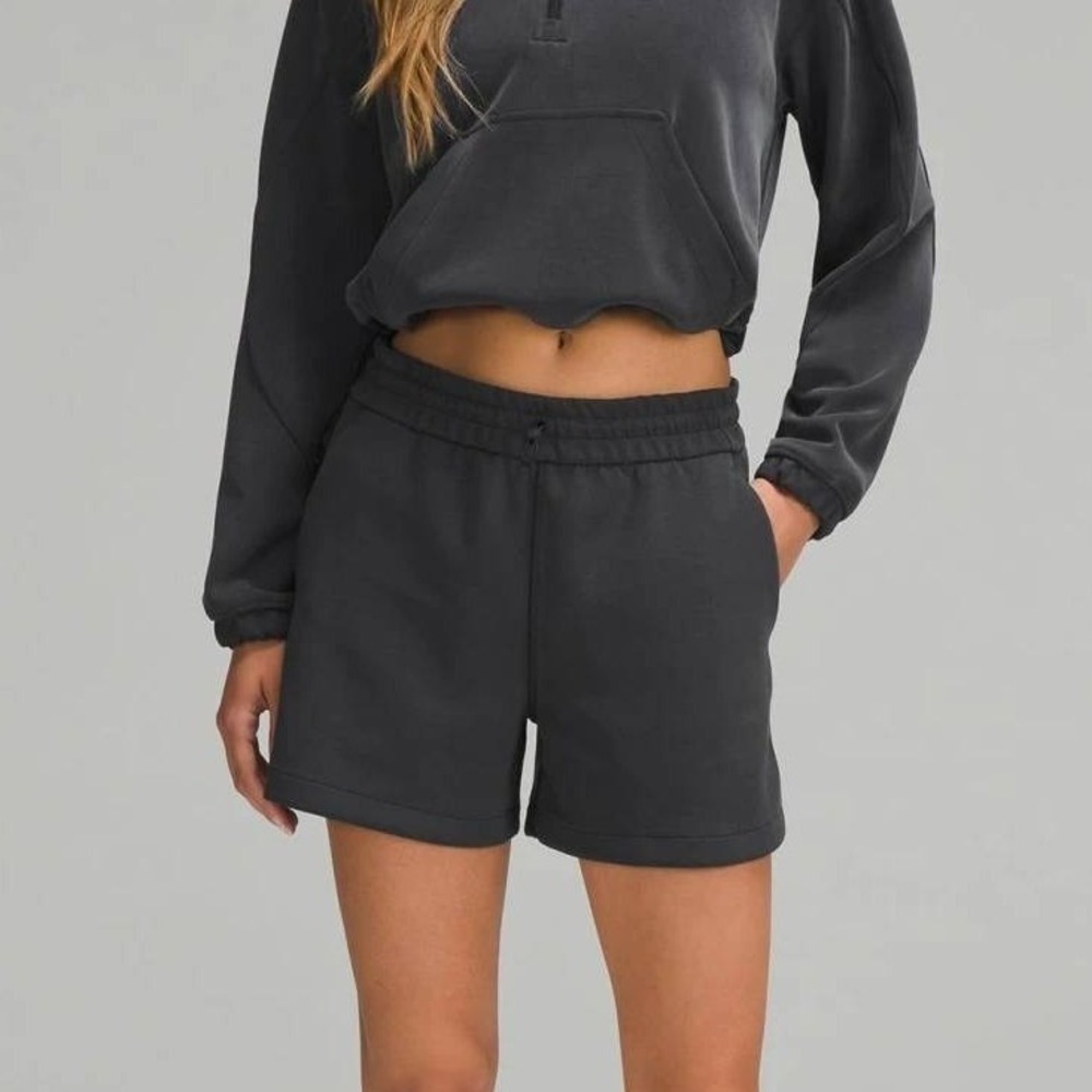 Lululemon Softstreme High-Rise Shorts Women 6 Dusty Black LW7CAXS 4" Inseam